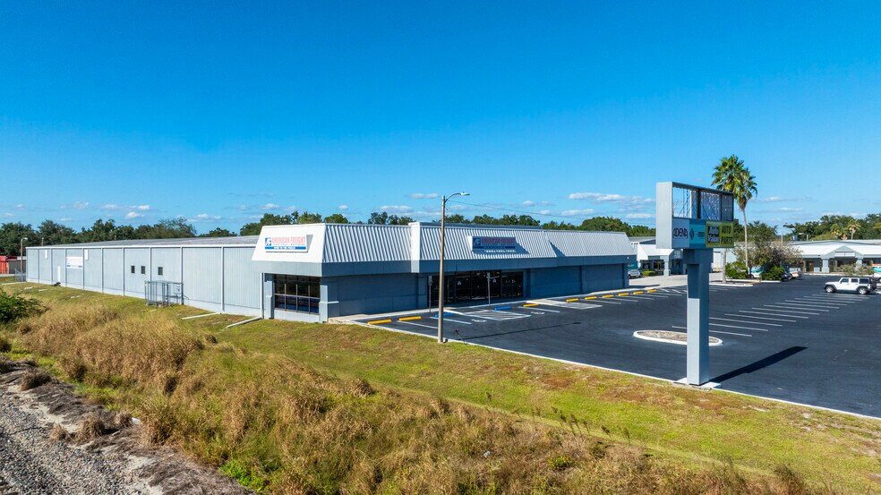 Primary Photo Of 2210 Commerce Point Dr, Lakeland Showroom For Lease