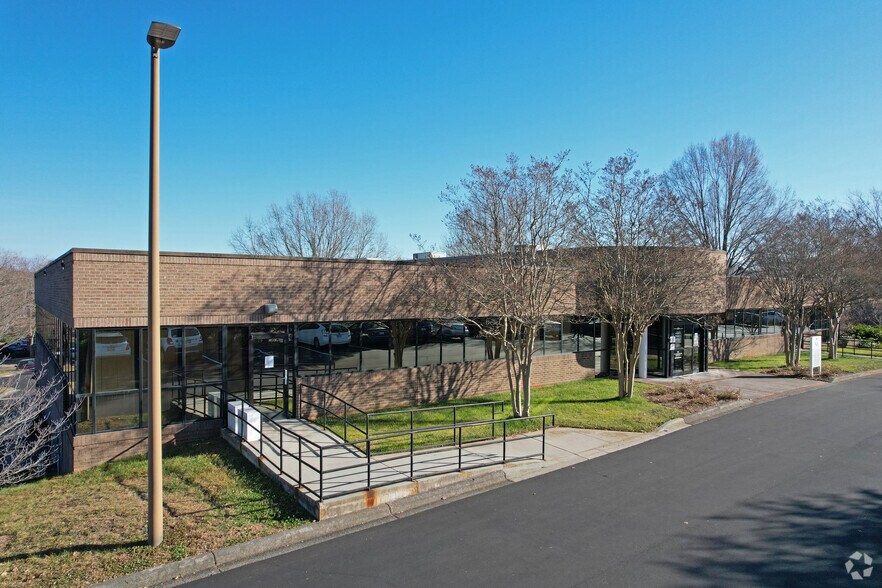 More Photos Of 730 Highland Oaks Dr, Winston-Salem Medical For Sale