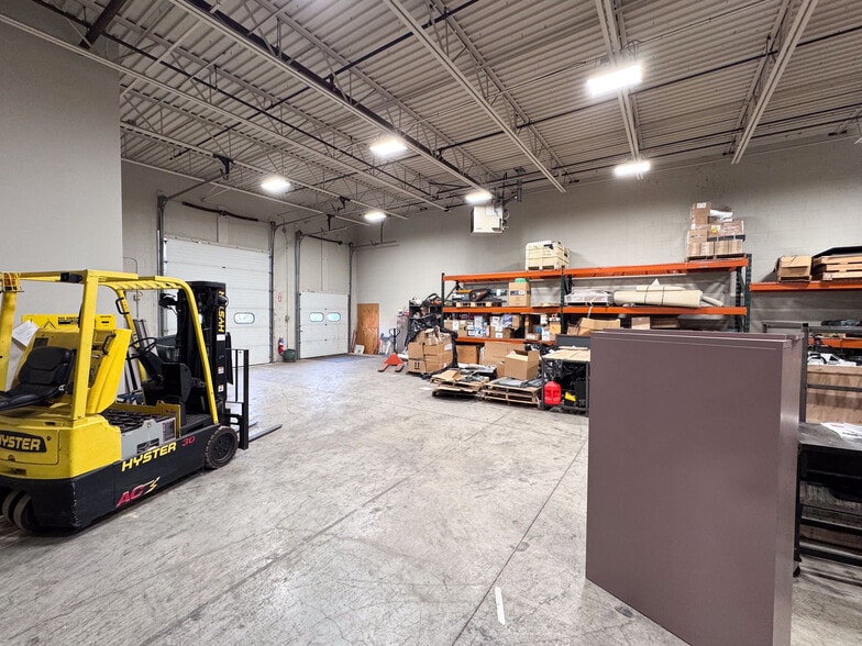 More Photos Of 47 Commerce Dr, Bristol Manufacturing For Sale