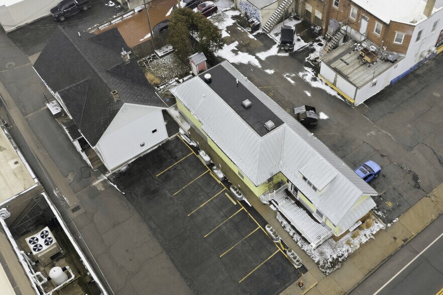 More Photos Of 20 N Mulberry St, Mansfield Office For Sale