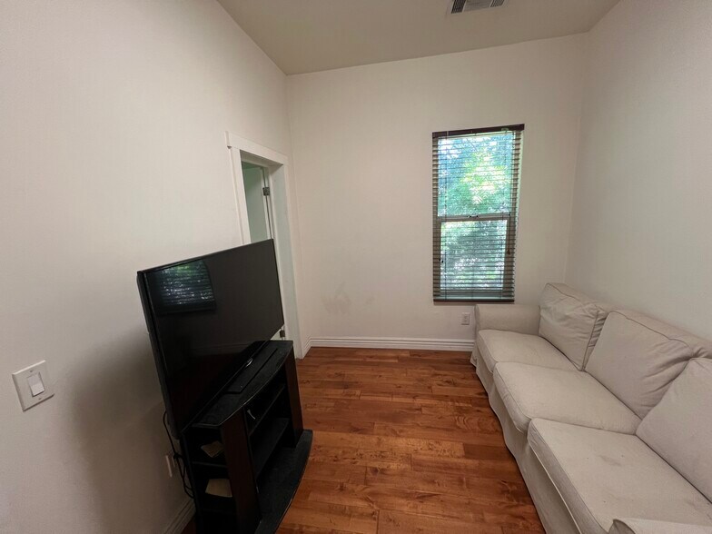 More Photos Of 1327 W 35th St, Los Angeles Apartments For Sale