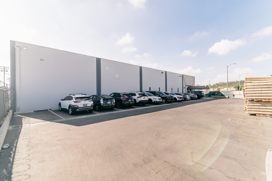 More Photos Of 19010 S Alameda St, Rancho Dominguez Distribution For Lease