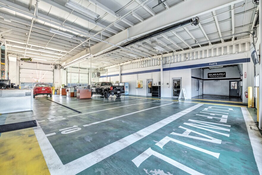 More Photos Of 1988 E Mason St, Green Bay Auto Dealership For Sale