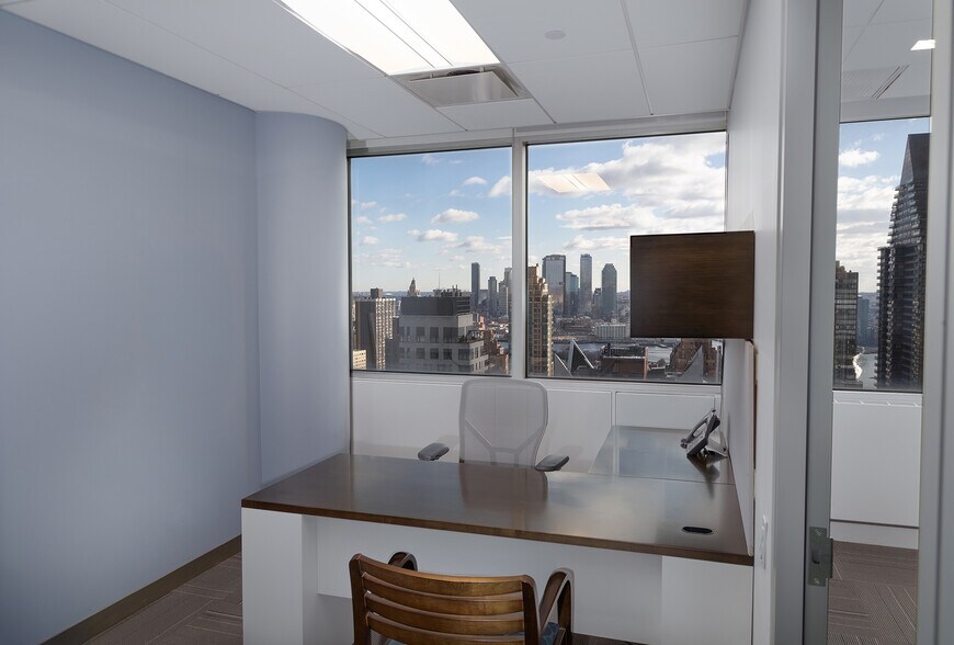 More Photos Of 805 Third Ave, New York Office For Lease