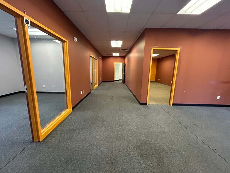 More Photos Of 7344 Pearl Rd, Middleburg Heights Office For Lease