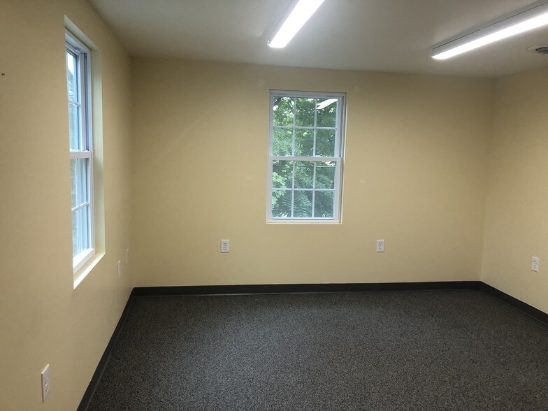 More Photos Of 10 Main St, Ballston Lake Office For Lease