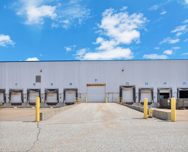 More Photos Of 599 Sprucewood Ave, Windsor Warehouse For Lease