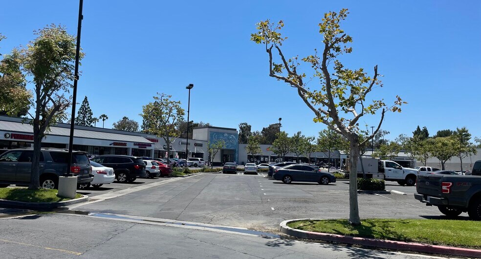 More Photos Of 3300-3398 S Bristol St, Santa Ana Unknown For Lease