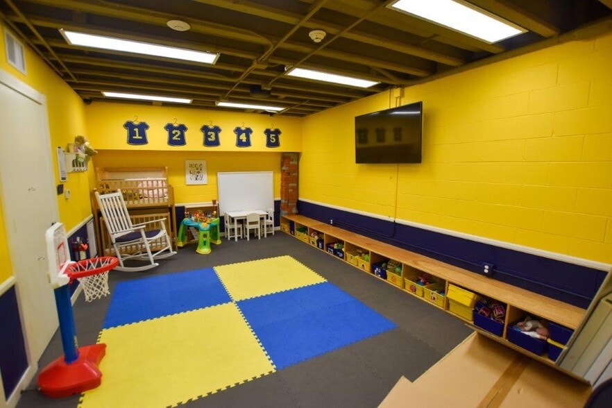 More Photos Of 611 E William St, Ann Arbor Sorority Fraternity House For Sale