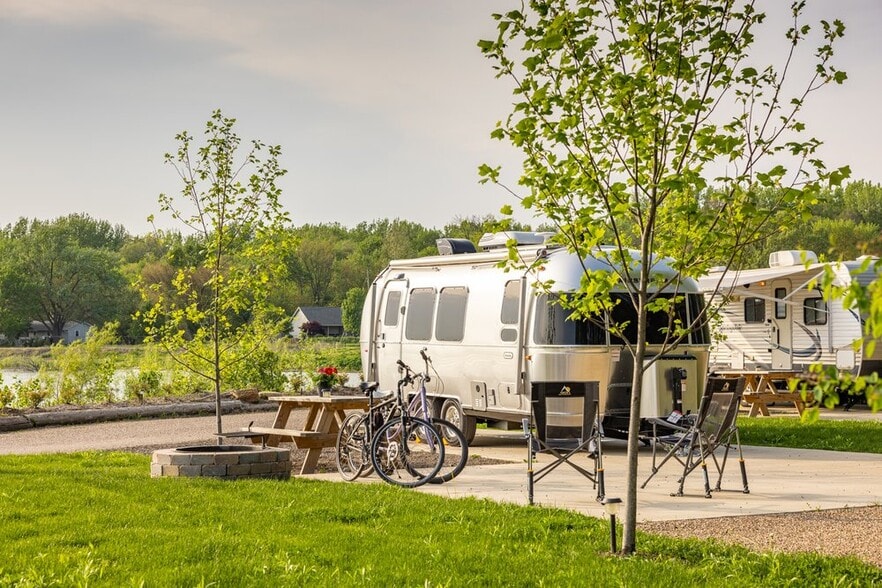 More Photos Of 1583 Spring Bay Rd, Spring Bay Hotel For Sale