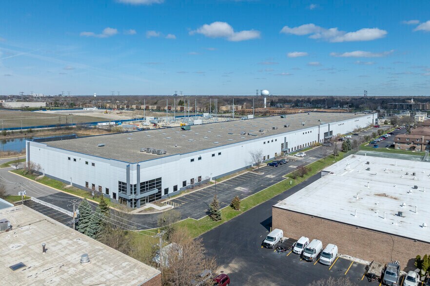 More Photos Of 601-609 Dempster St, Mount Prospect Warehouse For Lease