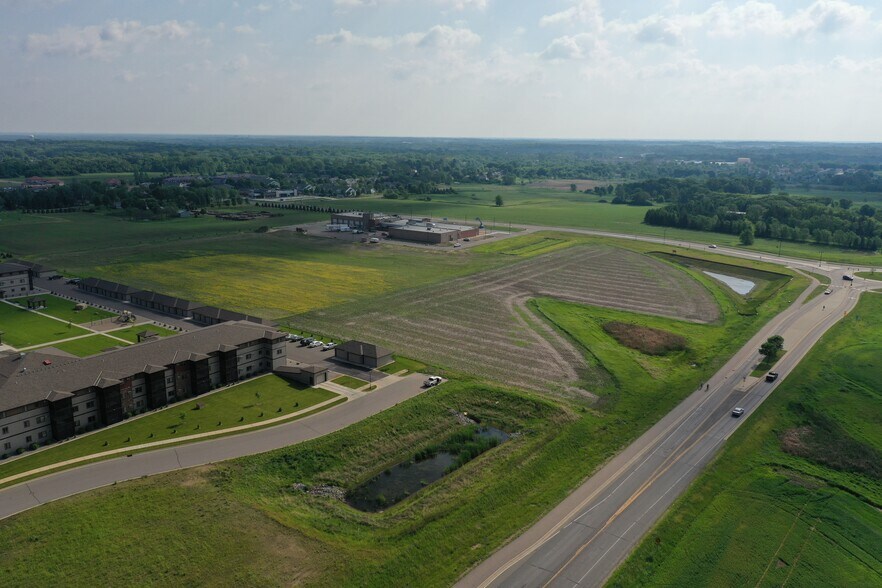 More Photos Of 1226 3rd St S, Sartell General Retail For Lease