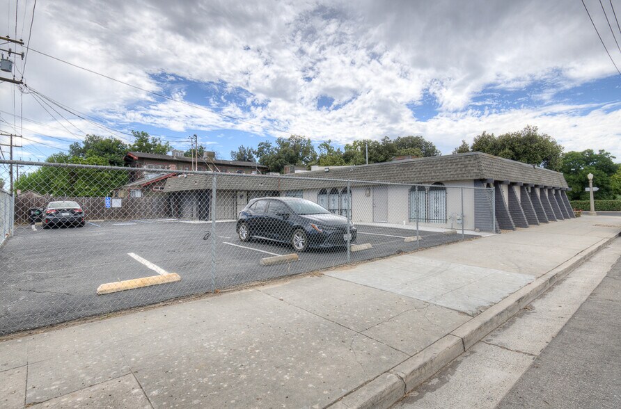 More Photos Of 190 N Van Ness Ave, Fresno Medical For Sale
