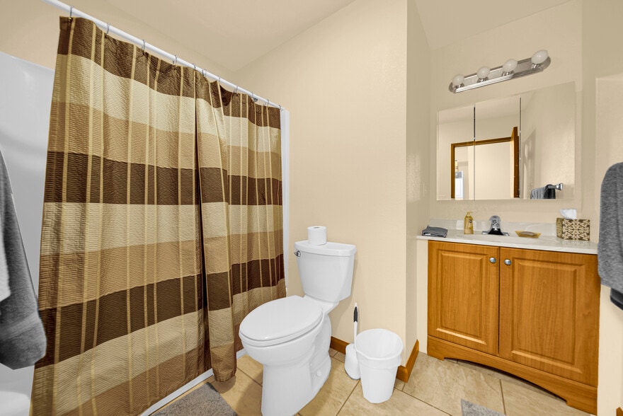 More Photos Of 60 Hickory Ave, Akron Hotel For Sale