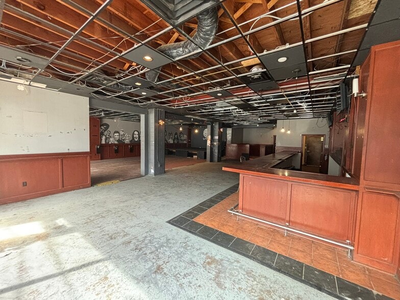 More Photos Of 2307 University Ave, Des Moines Restaurant For Lease