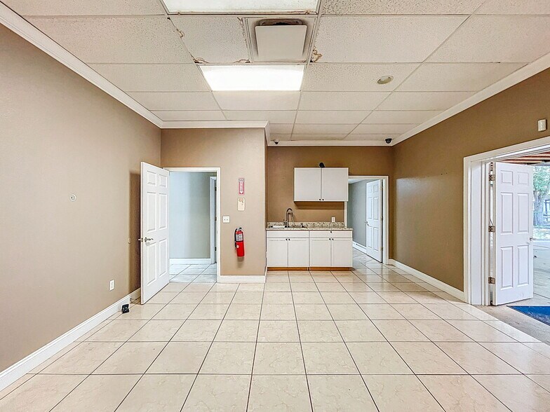 More Photos Of 112 N Mulrennan Rd, Valrico Warehouse For Sale