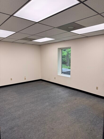 More Photos Of 2013 General Potter Hwy, Centre Hall Showroom For Sale