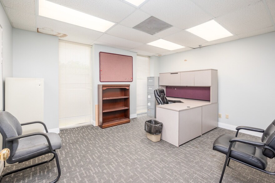 More Photos Of 221 Fabritek Dr, Columbus Manufacturing For Sale