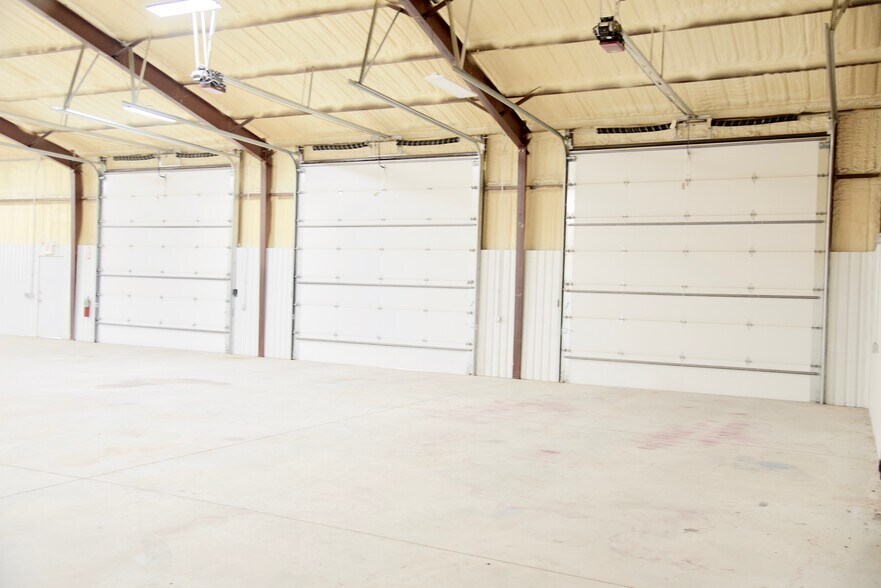 More Photos Of 4651 Technology Dr, Weatherford Service For Lease