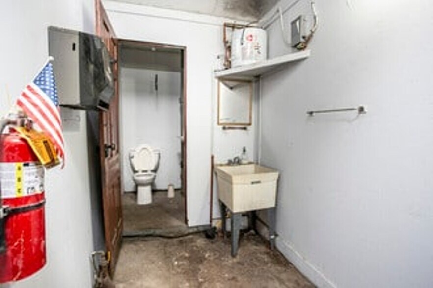 More Photos Of 345 Morgan St, Phoenixville Warehouse For Lease