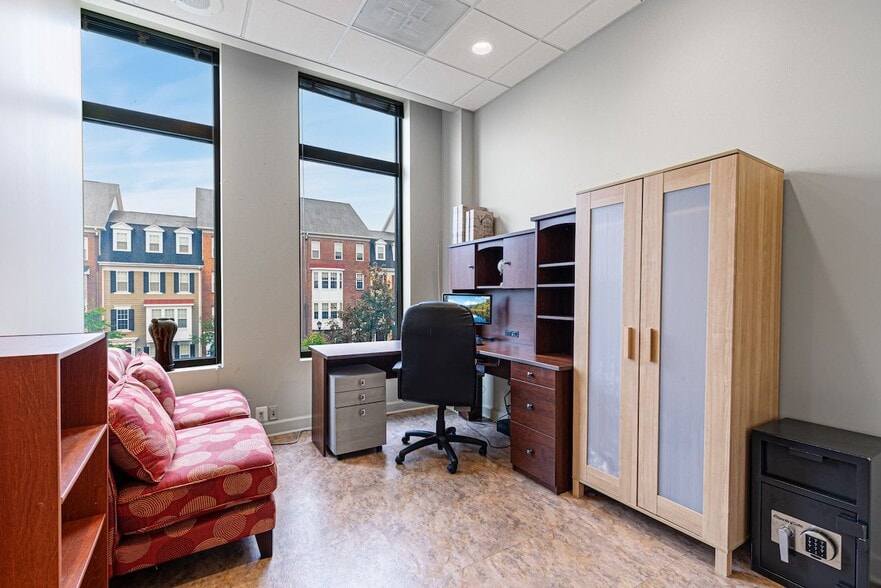 More Photos Of 7625 Maple Lawn Blvd, Fulton Medical For Sale