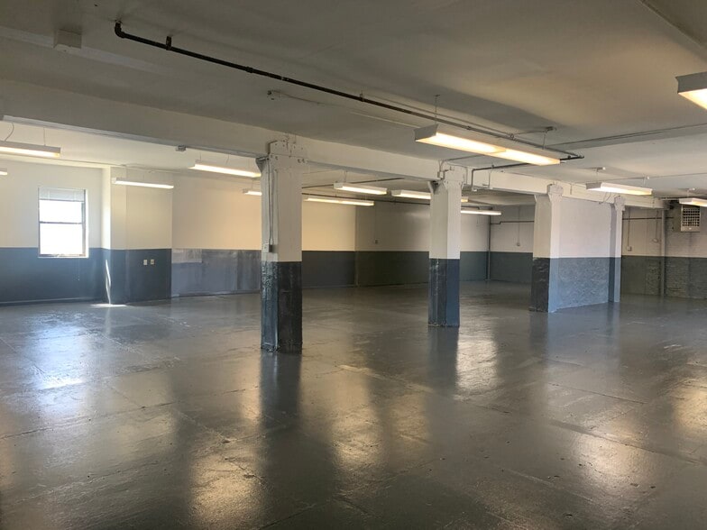 More Photos Of 1708 Boone Ave, Bronx Warehouse For Lease
