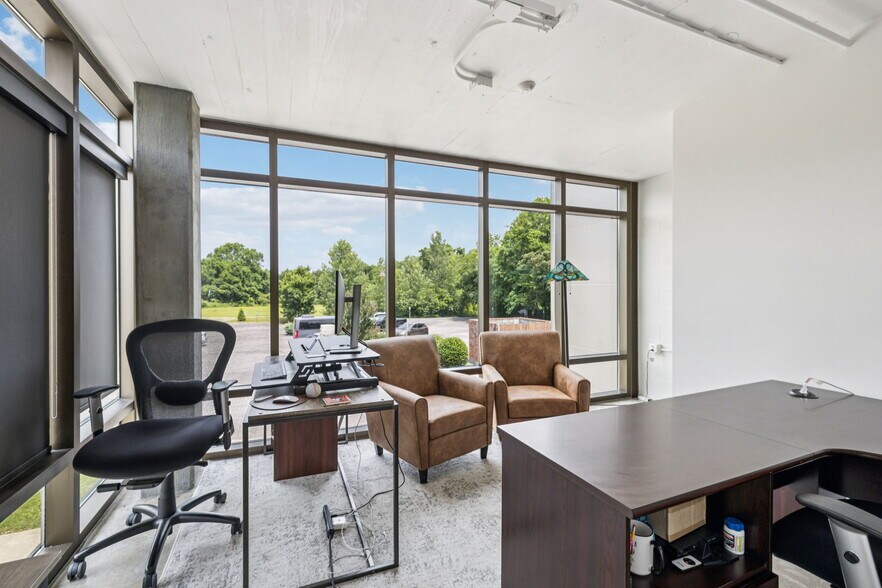 More Photos Of 112 Bridge St, Franklin Office For Sale