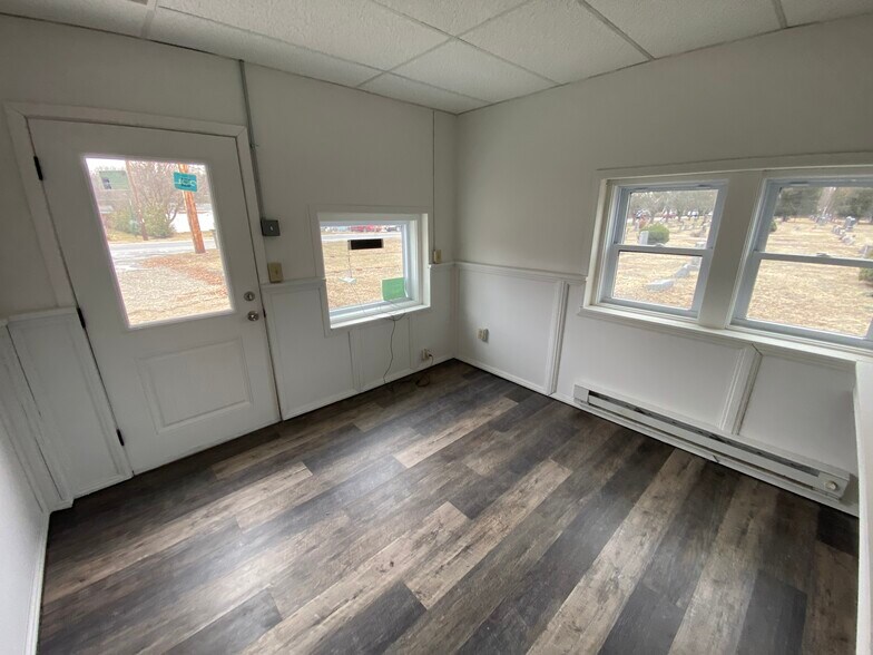 More Photos Of 137 Overlook Rd, Poughkeepsie Warehouse For Lease