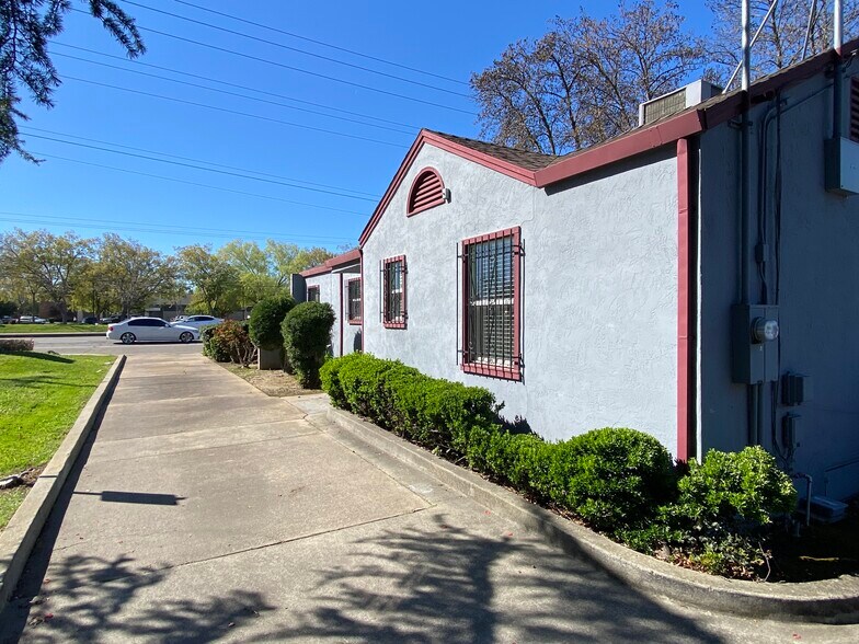 More Photos Of 525 W Kettleman Ln, Lodi Office For Lease