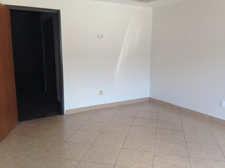 More Photos Of 1408 S Fretz Ave, Edmond Industrial For Sale