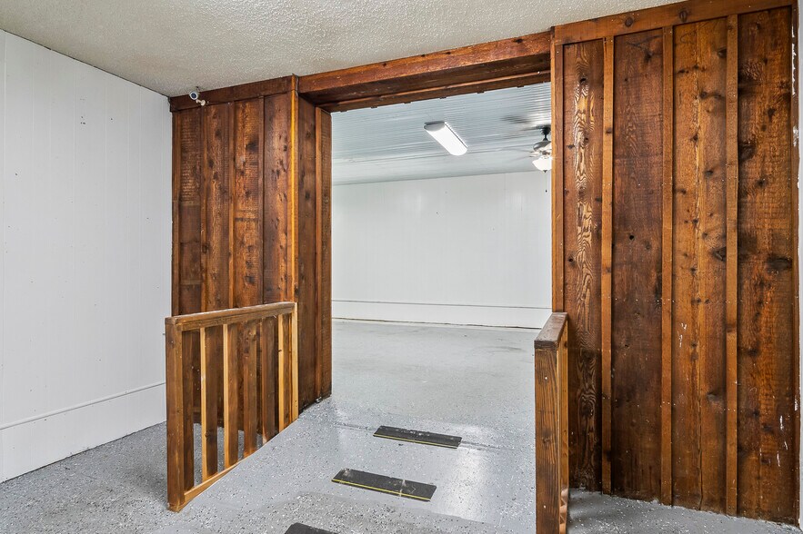 More Photos Of 4702 E 11th St, Tulsa Freestanding For Lease