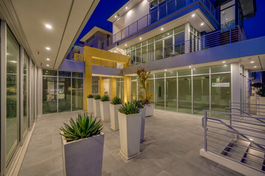 More Photos Of 219 Ave I, Redondo Beach Storefront For Lease