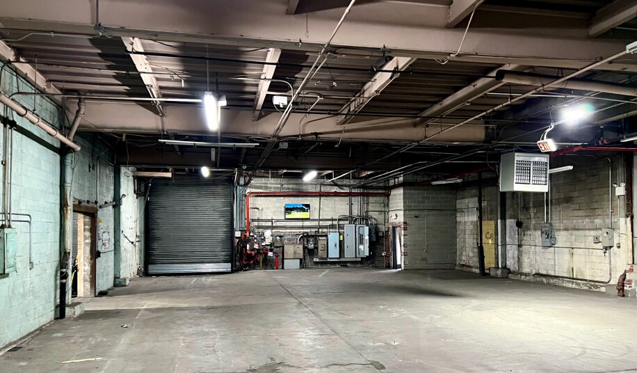 More Photos Of 3436 56th St, Woodside Warehouse For Lease