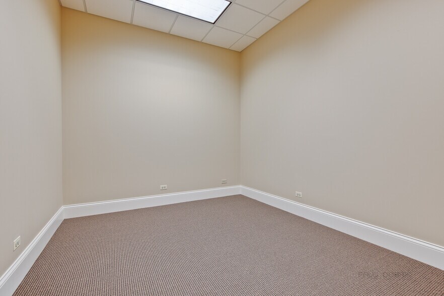 More Photos Of 1531 Grove Ave, Barrington Office For Sale