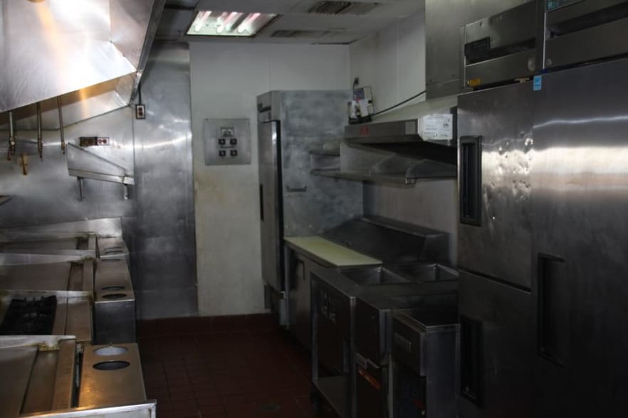 More Photos Of 10910 New Halls Ferry Rd, Saint Louis Restaurant For Lease