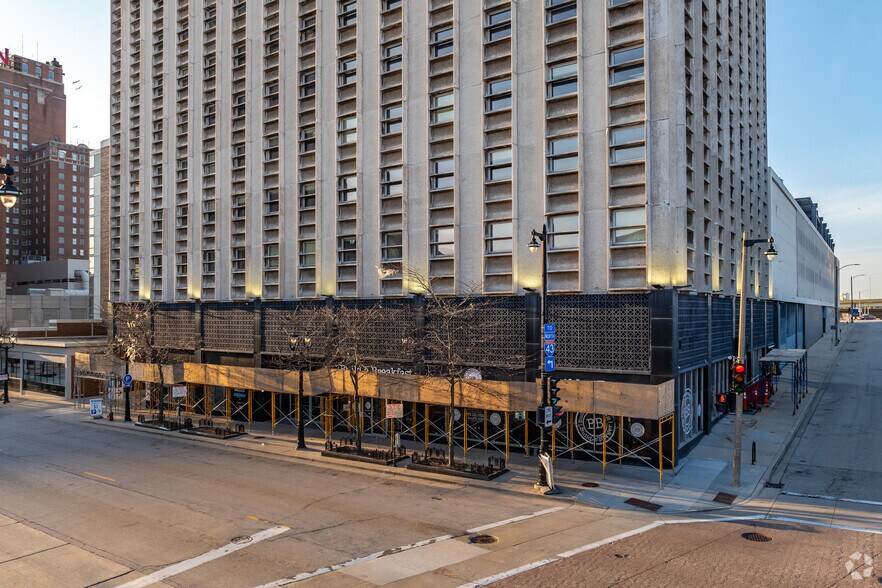 More Photos Of 633 W Wisconsin Ave, Milwaukee Office For Sale