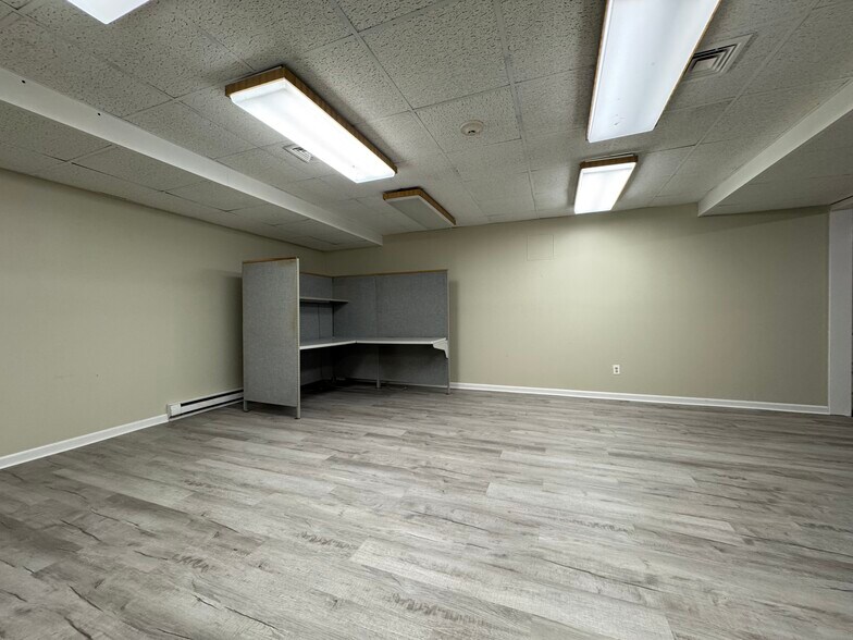 More Photos Of 132 Main St, Southington Bank For Lease