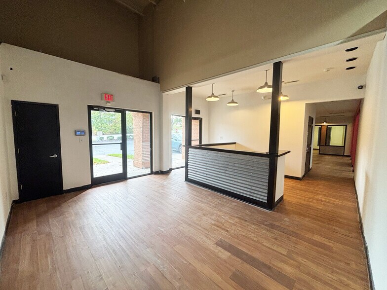 More Photos Of 6220 Hacker Bend Ct, Winston-Salem Flex For Lease