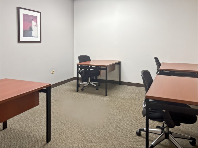 More Photos Of 1821 Walden Office Sq, Schaumburg Coworking Space