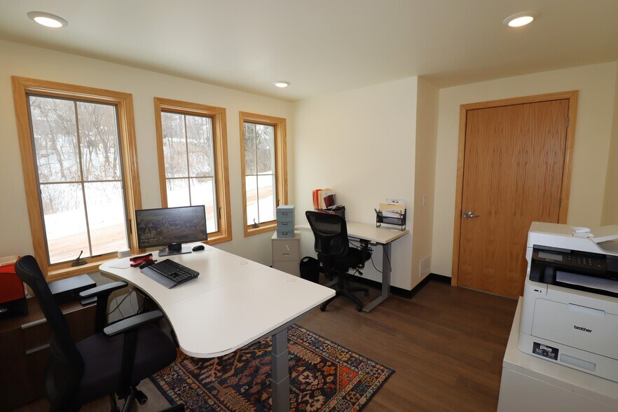 More Photos Of 257 Manypenny Ave, Bayfield Office For Lease