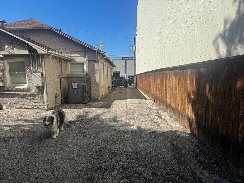 More Photos Of 4611 Bryce Ave, Fort Worth Office For Lease