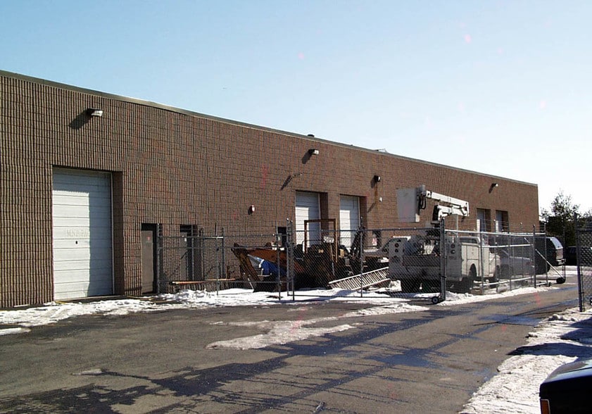 More Photos Of 950-960 S 2nd St, Ronkonkoma Warehouse For Lease