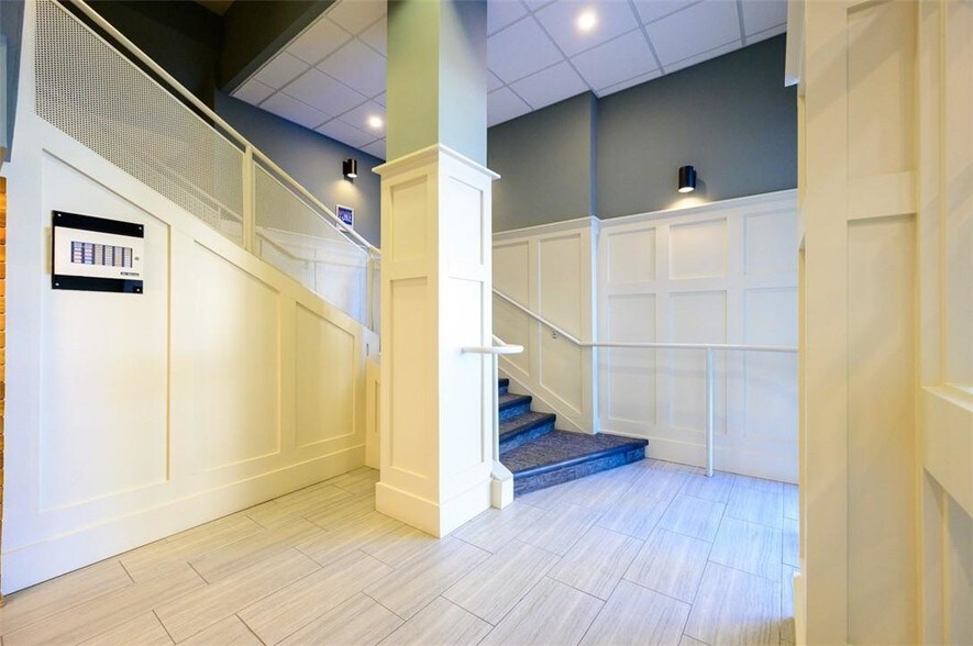 More Photos Of 180 James St S, Hamilton Office For Lease