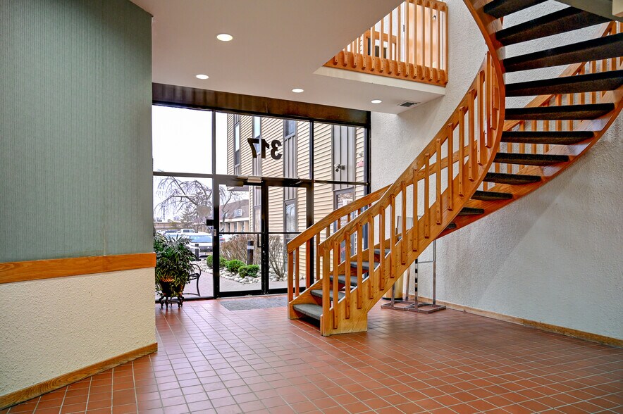 More Photos Of 317 Brick Blvd, Brick Office For Lease
