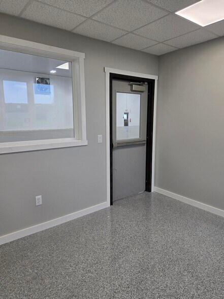 More Photos Of 308 Poplar St, Richland Warehouse For Lease