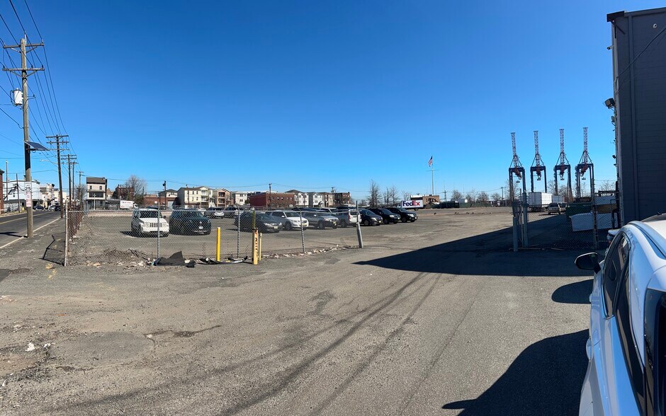 More Photos Of 77 S First St, Elizabeth Warehouse For Lease