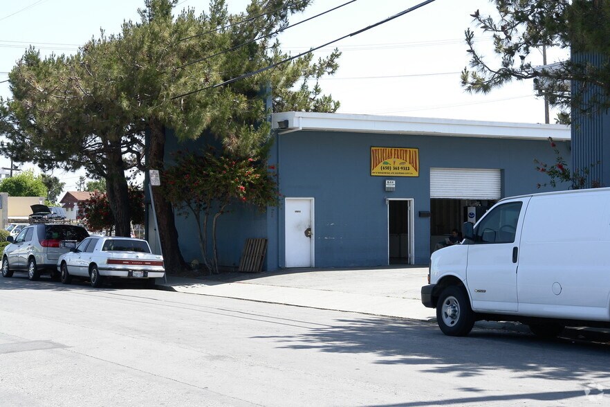 Primary Photo Of 344 Berkshire Ave, Redwood City Service For Lease