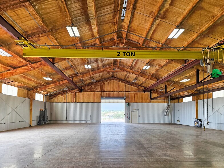 More Photos Of 110 CR 141, Sweetwater Manufacturing For Lease
