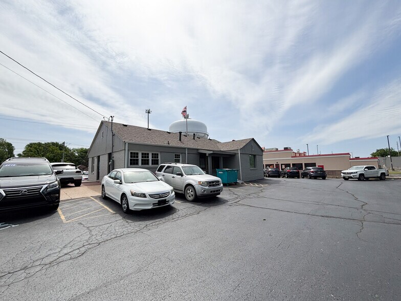 More Photos Of 715 S Glenstone Ave, Springfield Auto Dealership For Lease