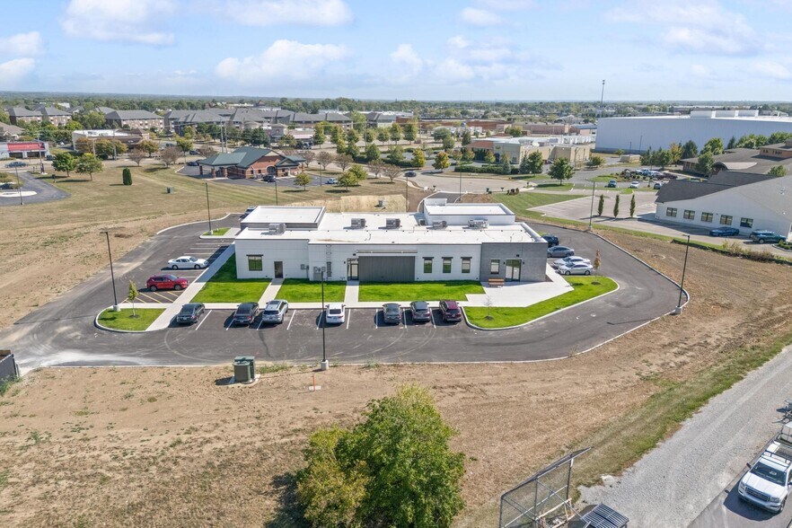 More Photos Of 1935 Prime Ct, Troy Medical For Lease